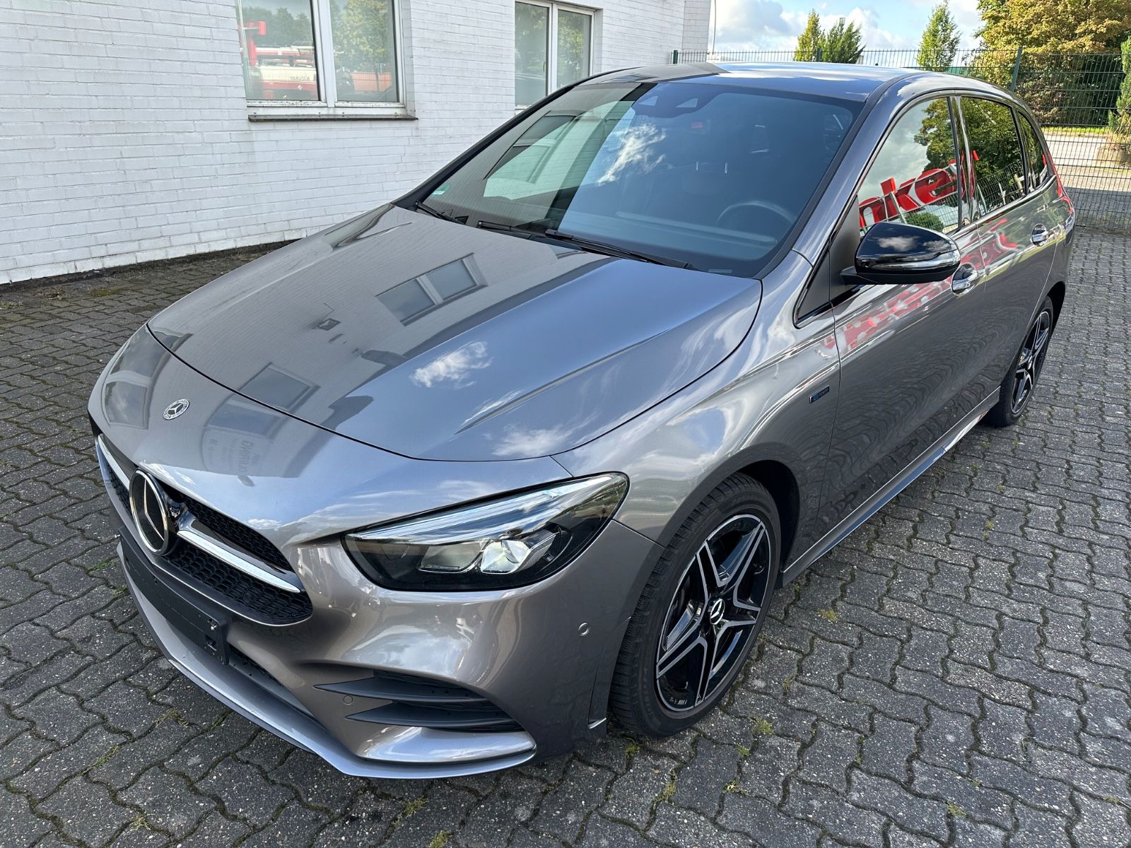Mercedes-Benz B 250 e DCT AMG Line LED Night-P Distro Mbux
