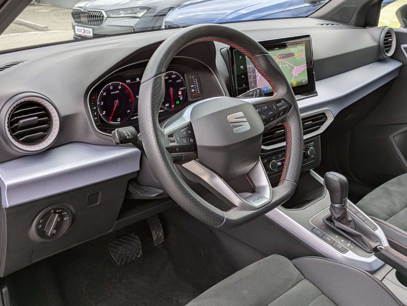 Fahrzeugabbildung SEAT Arona 1.0 TSI FR DSG AHK*ACC*LED*APP*DAB*KAMERA