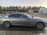 BMW 740d xDrive - - silberne BMW 740
