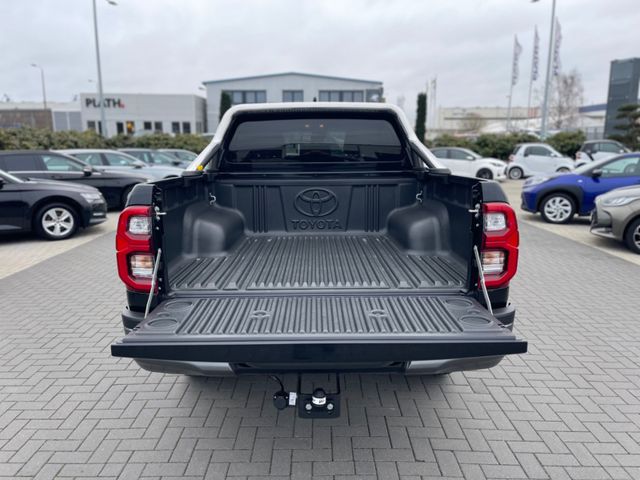 Toyota Hilux Invincible 4×4 JBL Schwarz Automatik