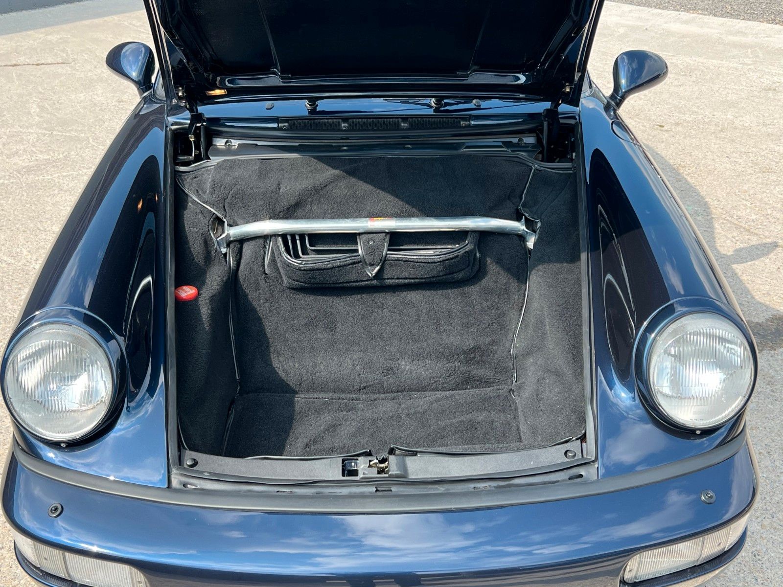 Fahrzeugabbildung Porsche 911 Carrera 2 Cabrio 3.6l Tiptr. (964) deutsch