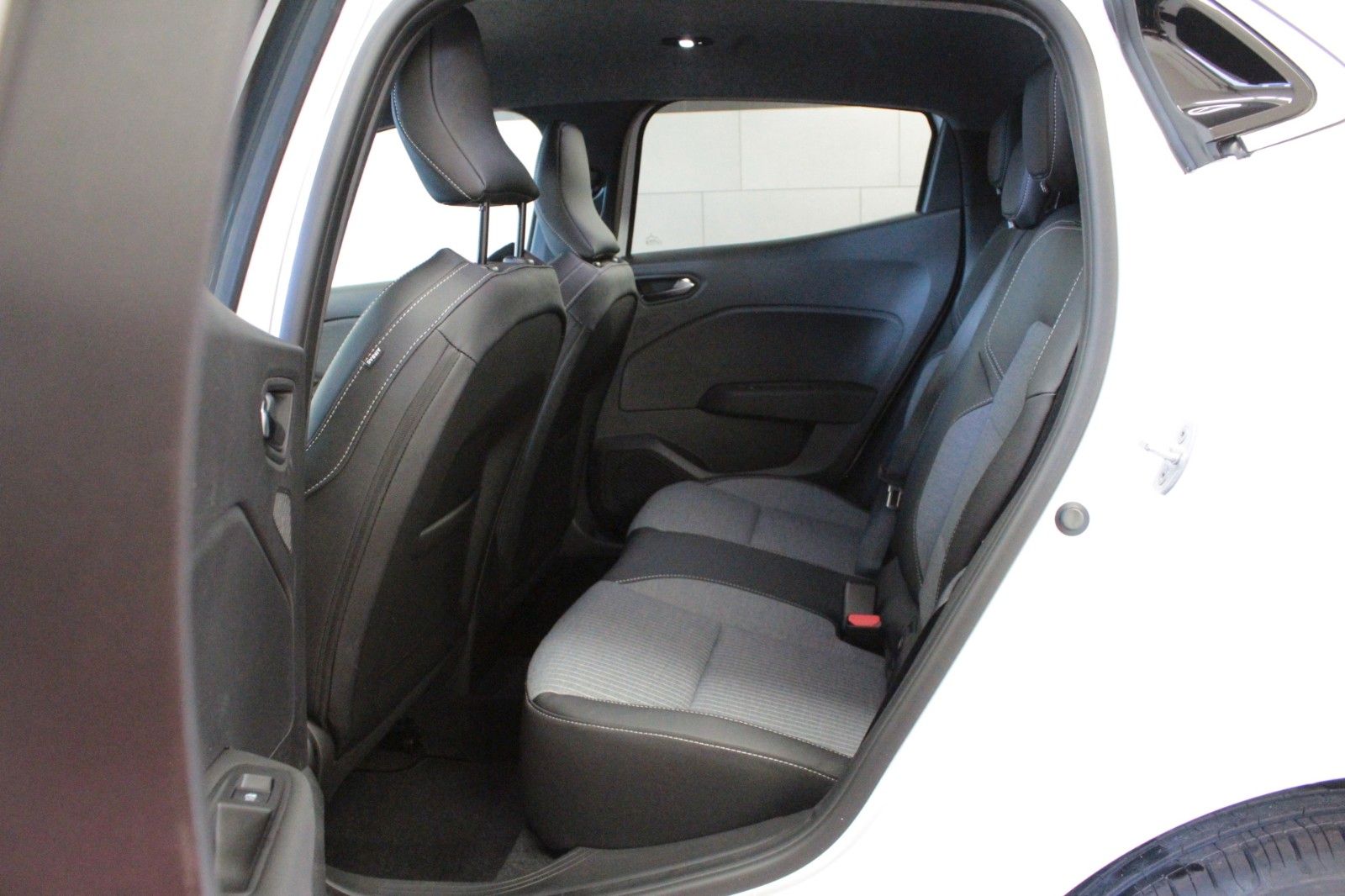 Fahrzeugabbildung Renault Clio TCe 90 Techno *Winter-*&*Look-Paket*