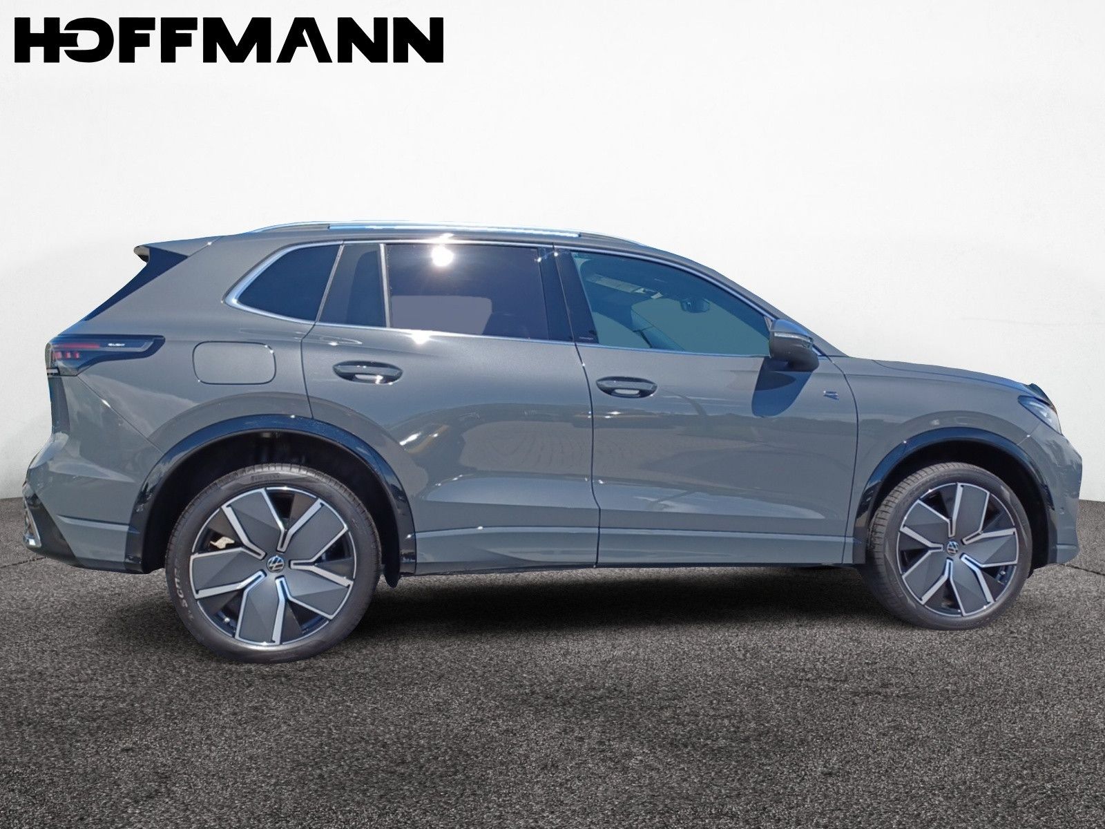 Fahrzeugabbildung Volkswagen Tiguan 1.5 eHybrid DSG R-Line AHZV, Matrix LED