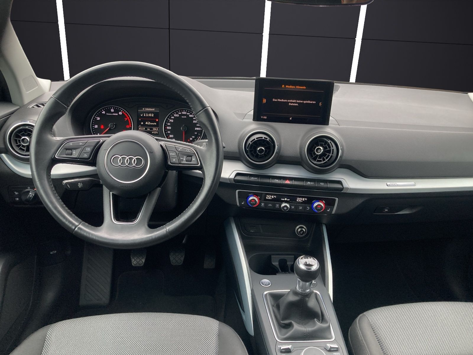 Fahrzeugabbildung Audi Q2 35 TFSI sport LED PDC APP SHZ