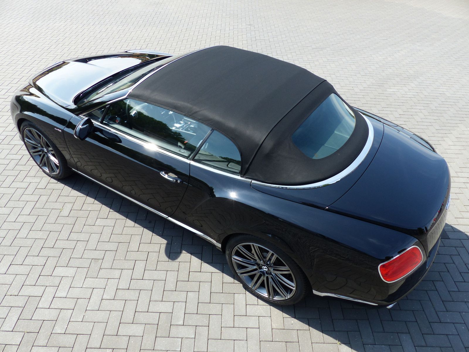 Fahrzeugabbildung Bentley Continental GTC W 12 SPEED MULLINER