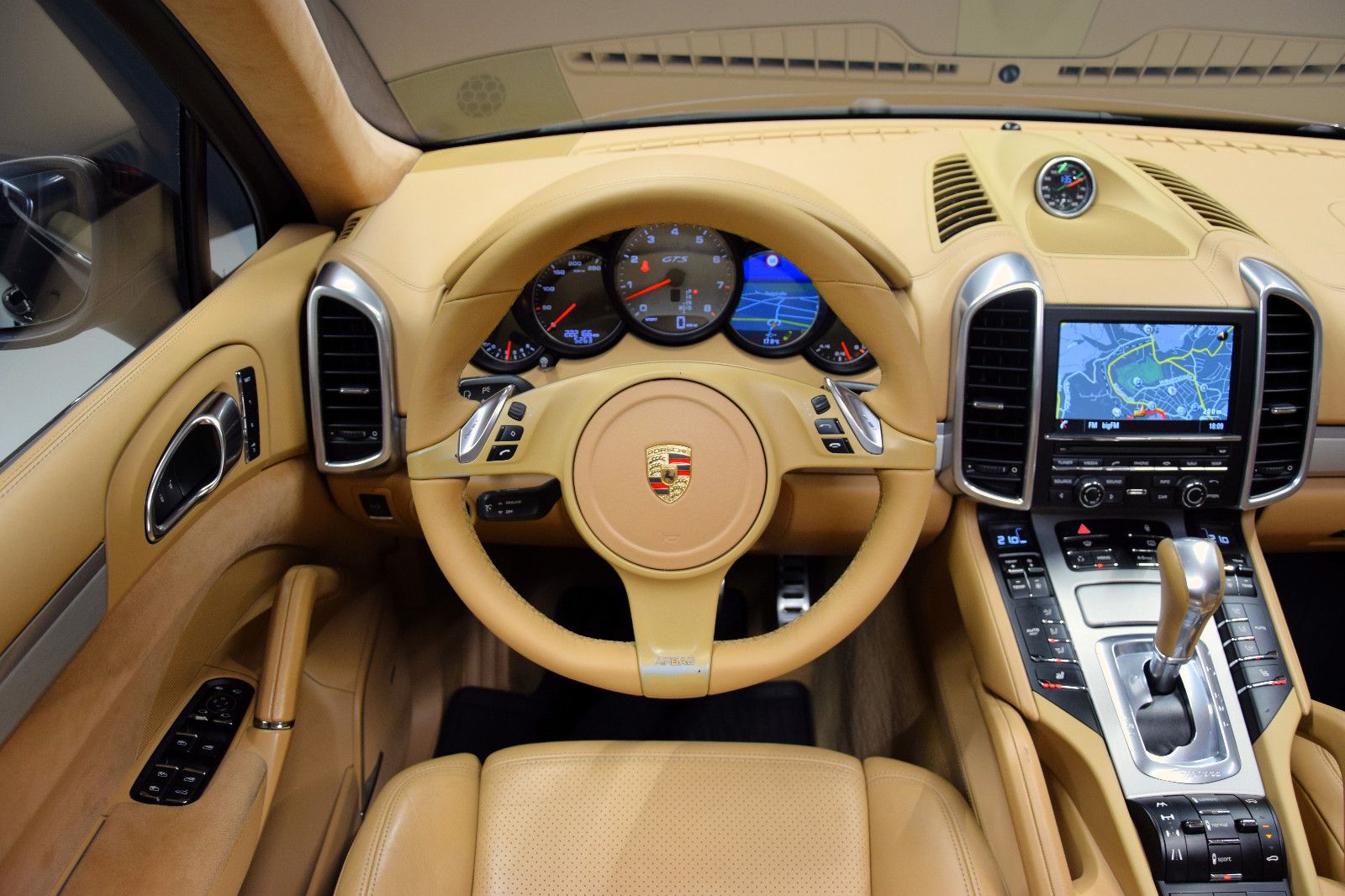 Fahrzeugabbildung Porsche Cayenne GTS PDLS+ Chrono BOSE Pano *Luft Kamera