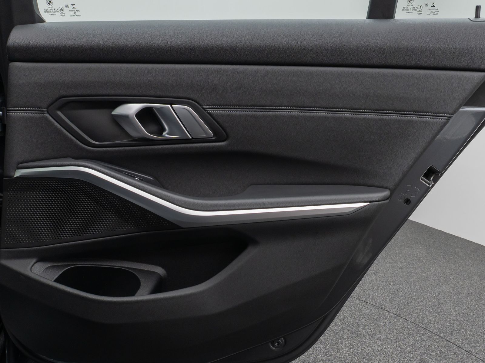 Fahrzeugabbildung BMW 330d xD Panorama DAB HiFi Stop&Go PDC AHK Sport