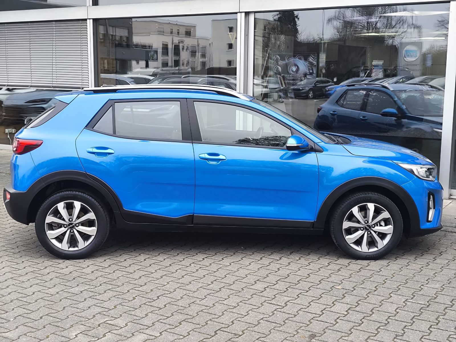 Fahrzeugabbildung Kia Stonic 1.0 T-GDI NAVI+KAM+PDC+MFL+TEMP+APPLE+DAB