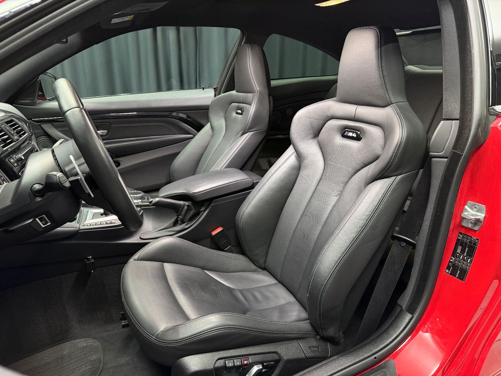 Fahrzeugabbildung BMW M4 Coupe |LCI|INDIVIDUAL|AULITZKY|KW|H/K|