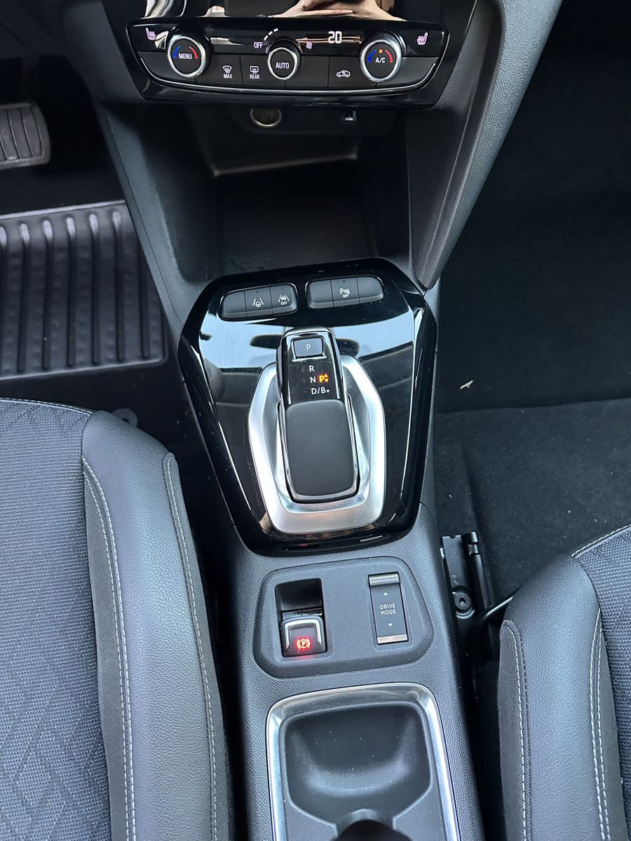 Fahrzeugabbildung Opel Corsa e Elegance NAV+LED+CARPLAY+DAB+180°+ACC+PP