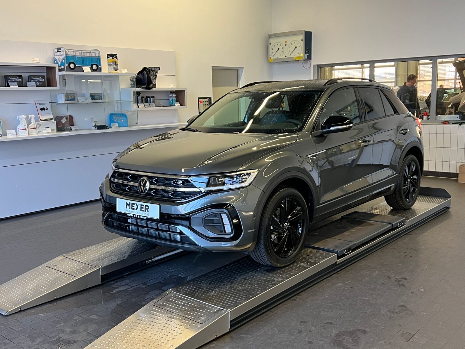 Fahrzeugabbildung Volkswagen T-Roc R-Line 1.5 TSI DSG *Black Style,AHK,Navi*