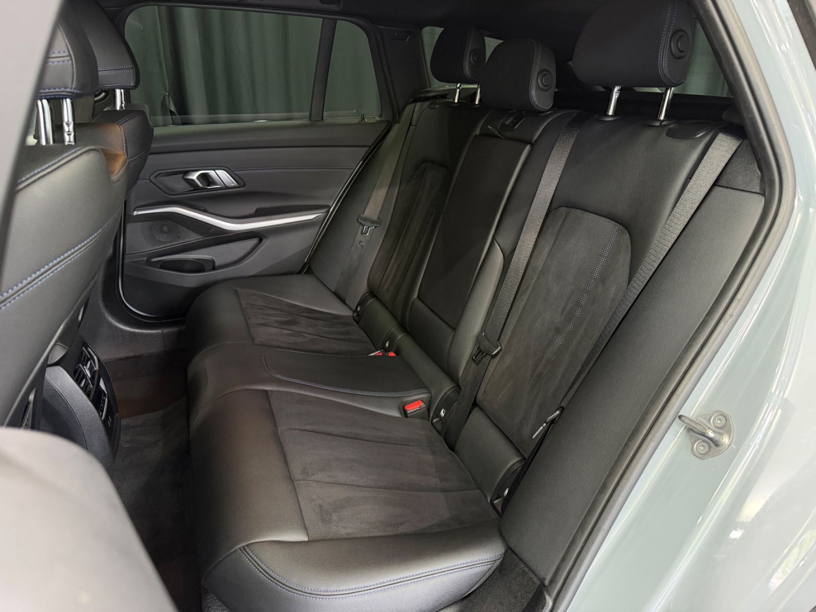 Fahrzeugabbildung BMW 330e Touring M Sport|HEAD-UP|NAVI|HIFI|WIDESCREE