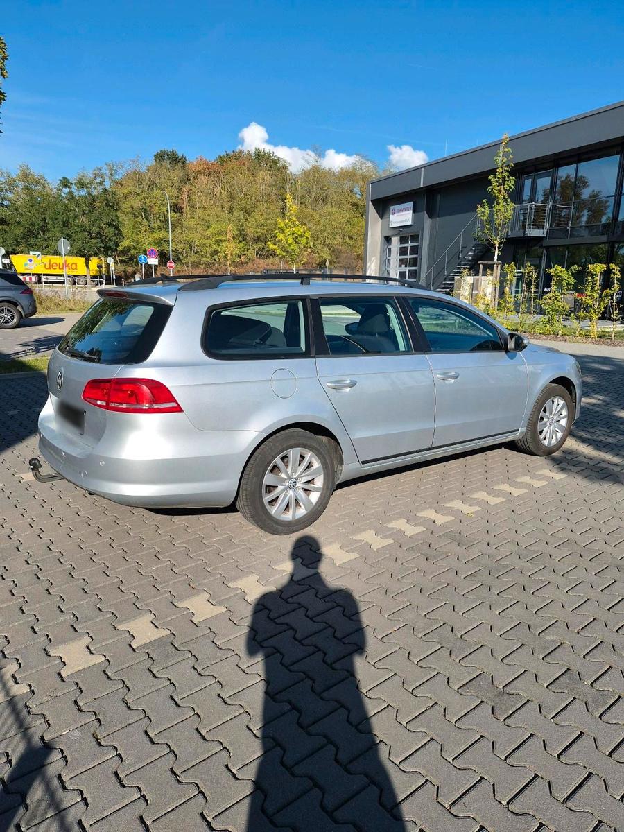 Volkswagen Passat 2011 — engine 122 HP (90kW)