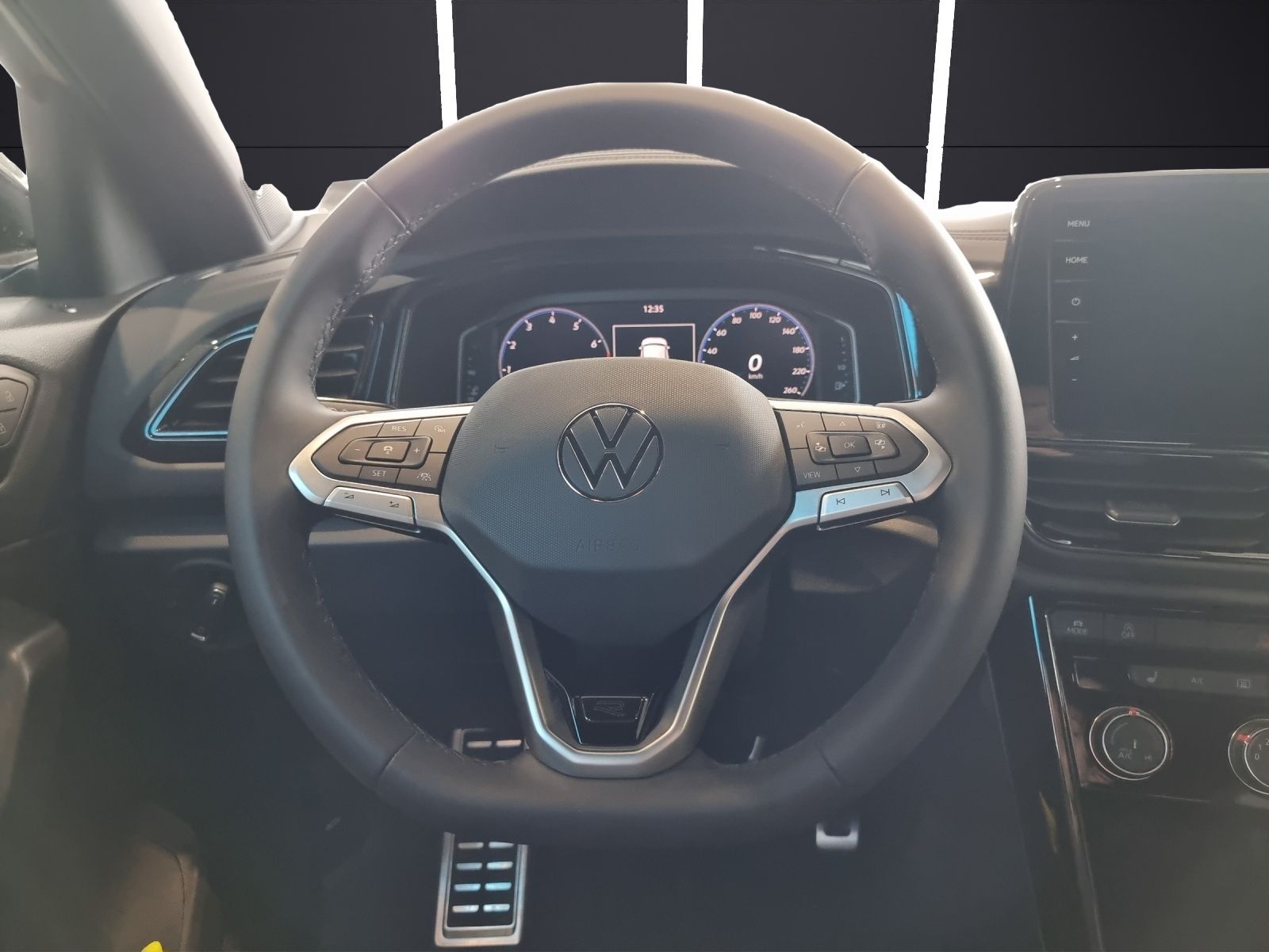 Fahrzeugabbildung Volkswagen T-Roc TSI R-Line DSG IQ.Light ACC SHZ RearView A