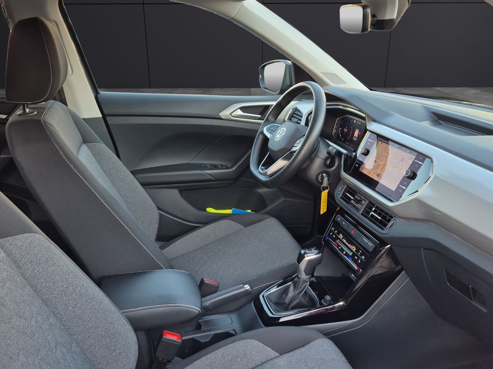 Fahrzeugabbildung Volkswagen T-Cross 1.0 TSI Move DSG LED AHK ACC Navi RearVi