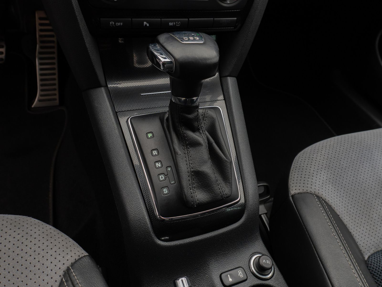 Fahrzeugabbildung SKODA Octavia Combi RS Xenon PDC Navi Sport