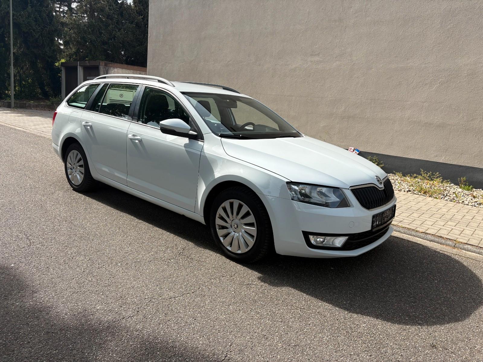 Skoda Octavia 2015 — rear view