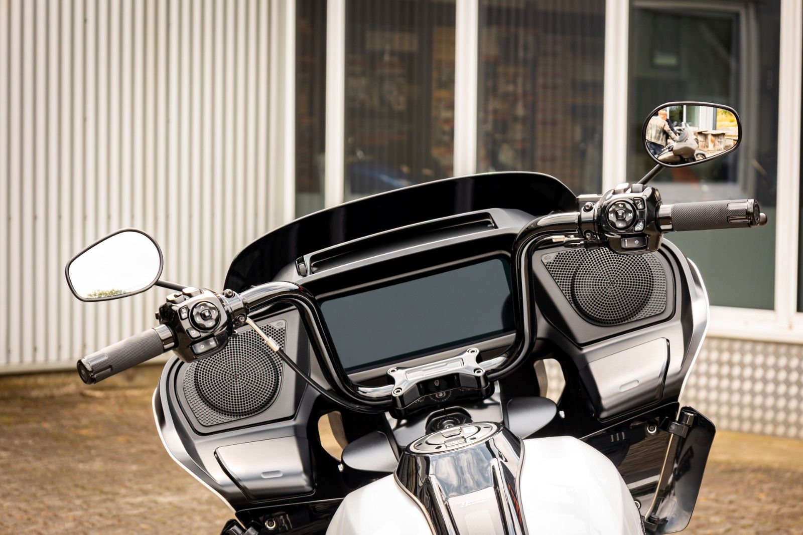 Fahrzeugabbildung Harley-Davidson ROAD GLIDE FLTRX 117cui - Screamin Eagle Auspuff
