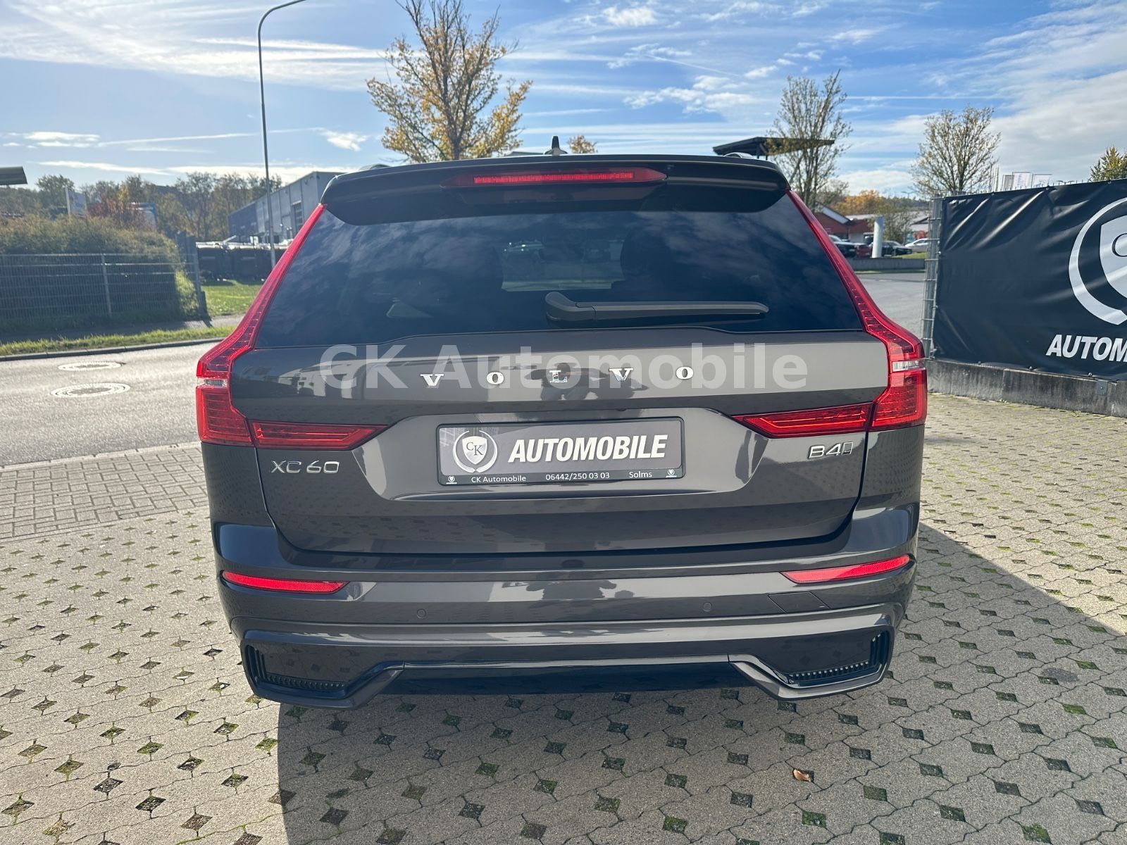 Fahrzeugabbildung Volvo XC60 B4 PlusDark AWD/BLIS/Leder/Pano/LED/360°Kam