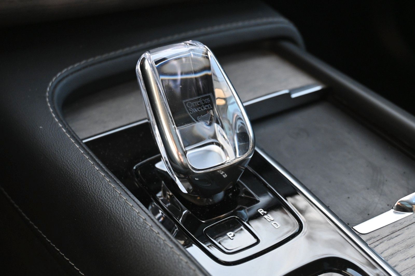 Fahrzeugabbildung Volvo XC90 B5D AWD Plus Dark*STDHZG*PANO*LUFT*360°*AHK