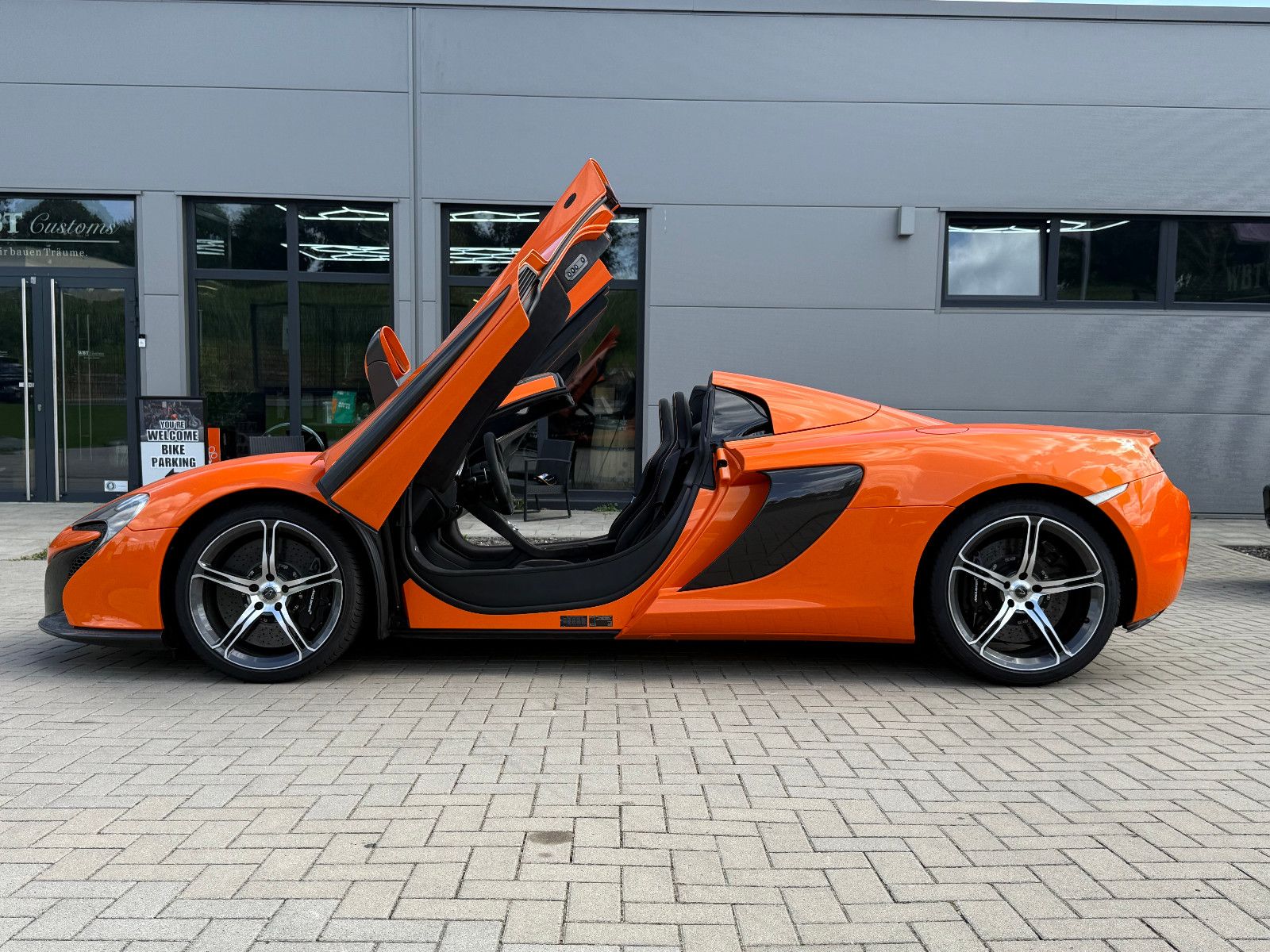 Fahrzeugabbildung McLaren 650S Spider-1.HD.-Carbon-TechPaket II-Sportausp.