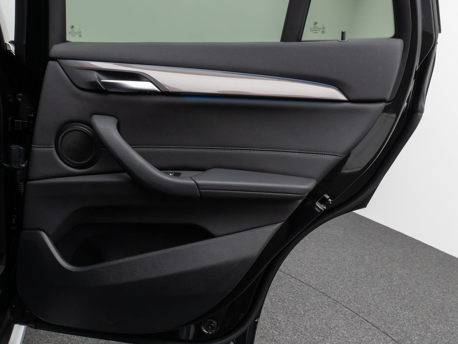 Fahrzeugabbildung BMW X1 xD25e xLine Panorama Kamera HUD DAB Komfort