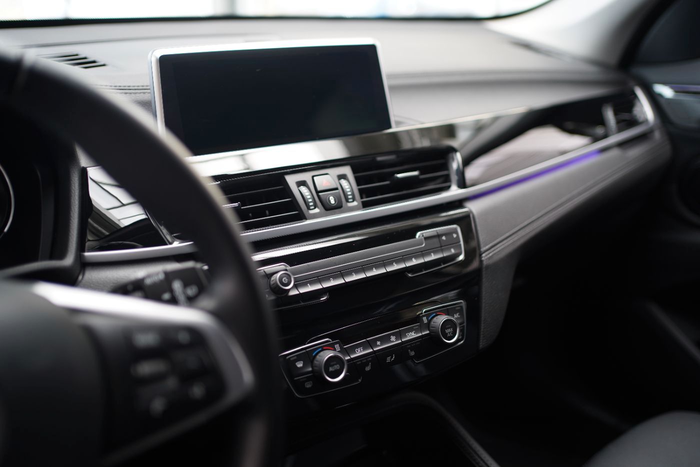 Fahrzeugabbildung BMW X1 20dA Sport Line +Navi+LED+MultifunktionLenkra