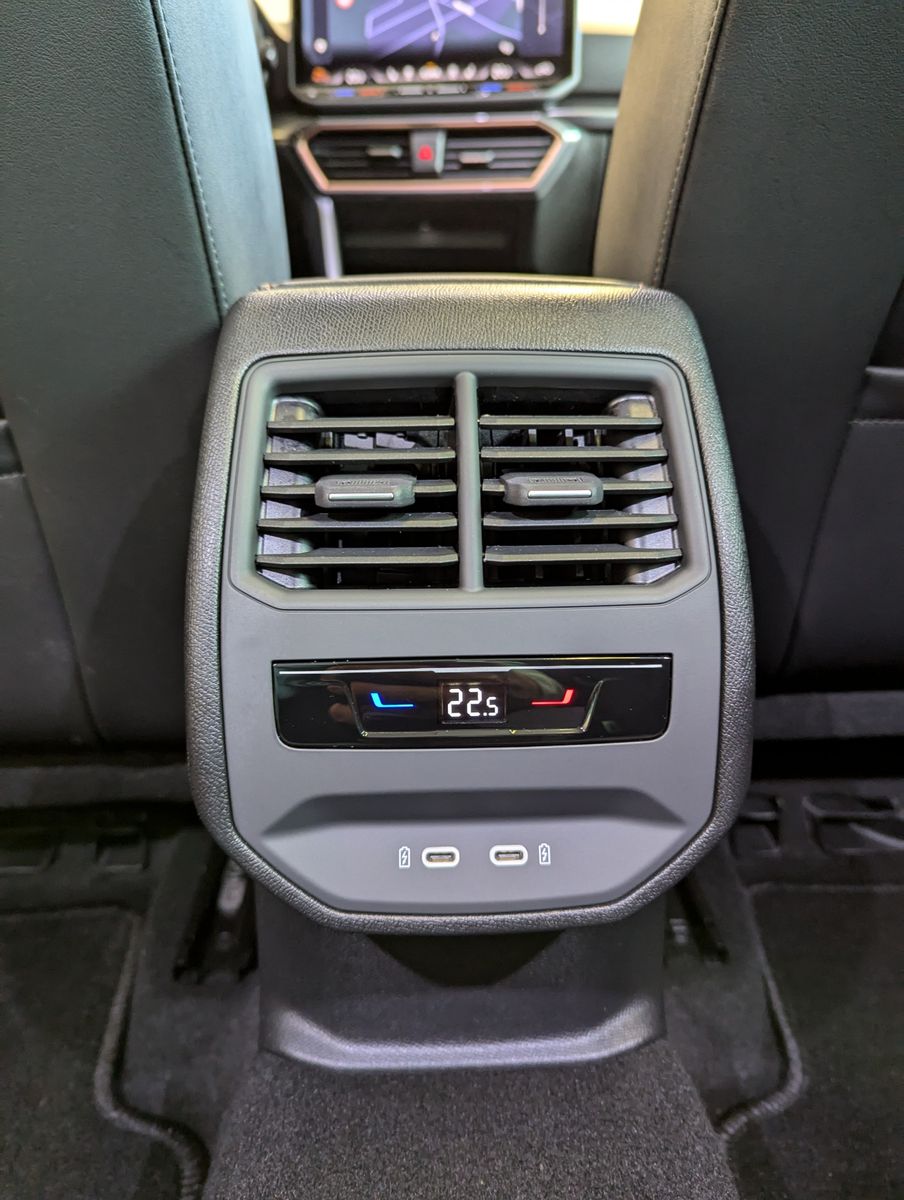CUPRA Leon 1.5 eTSI Sennh Matrix Pano Edge/Dynamic AHK - Image 26