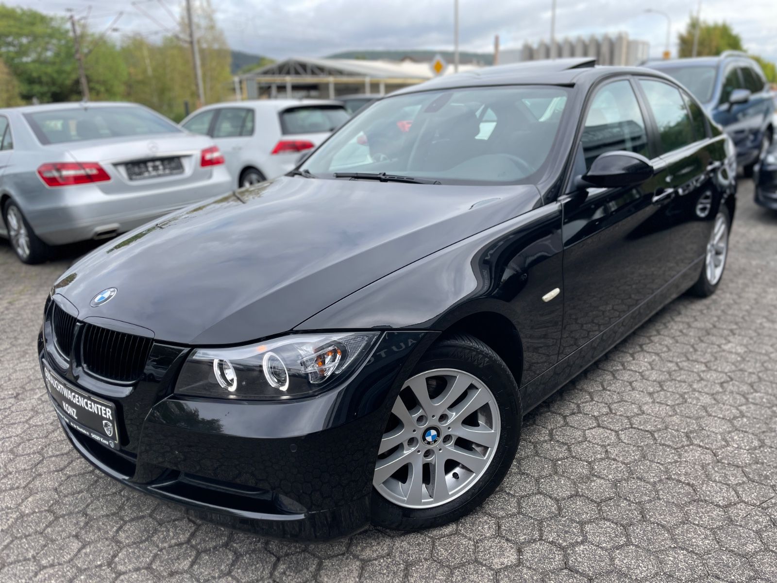 BMW 318i E90 NAVI/KLIMA/SHZ/PDC/SCHIEBEDACH/GAR!