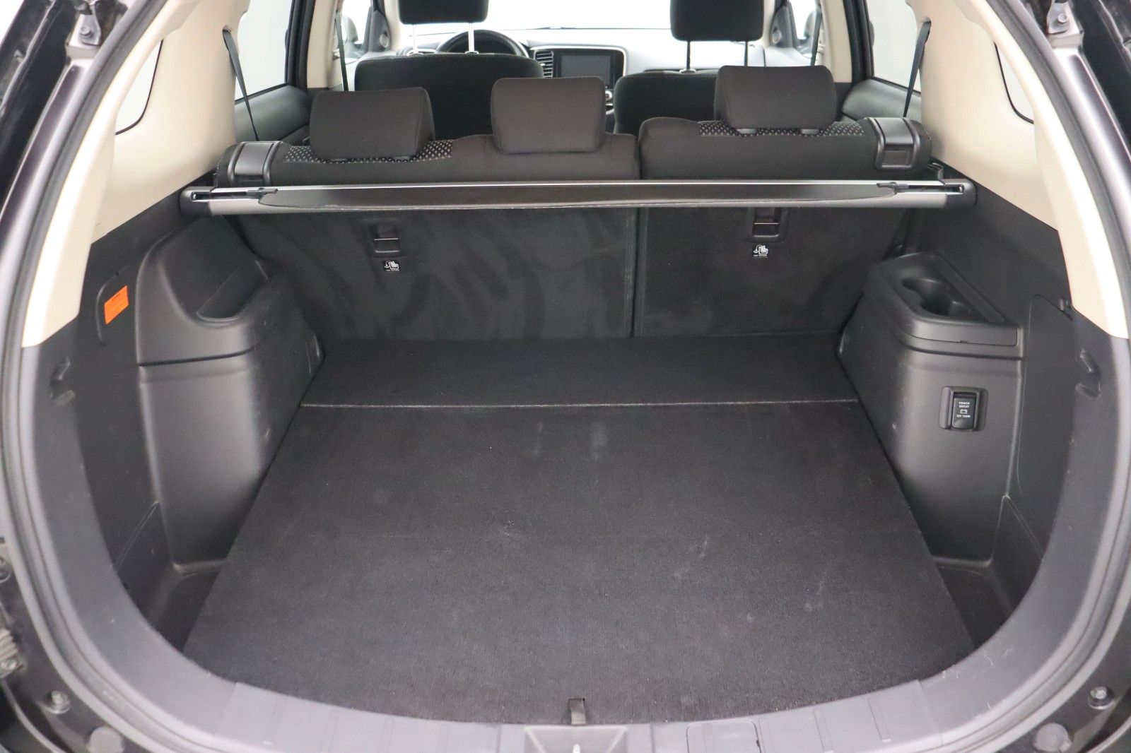 Fahrzeugabbildung Mitsubishi Outlander PHEV 2.4 Basis 4WD