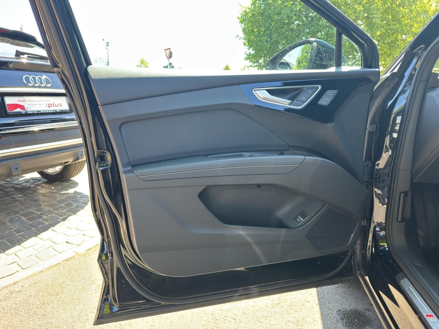 Fahrzeugabbildung Audi Q4 Sportback e-tron 50 quattro, S Line, Pano, As