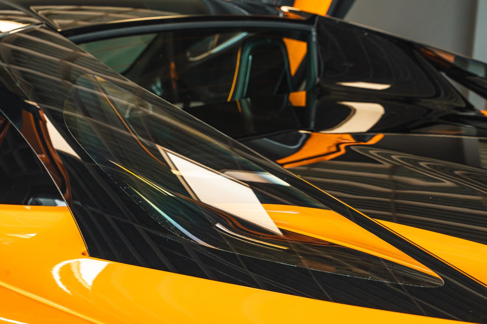 McLaren Artura SPIDER + ALCANTARA + BOWERS & WILKINS