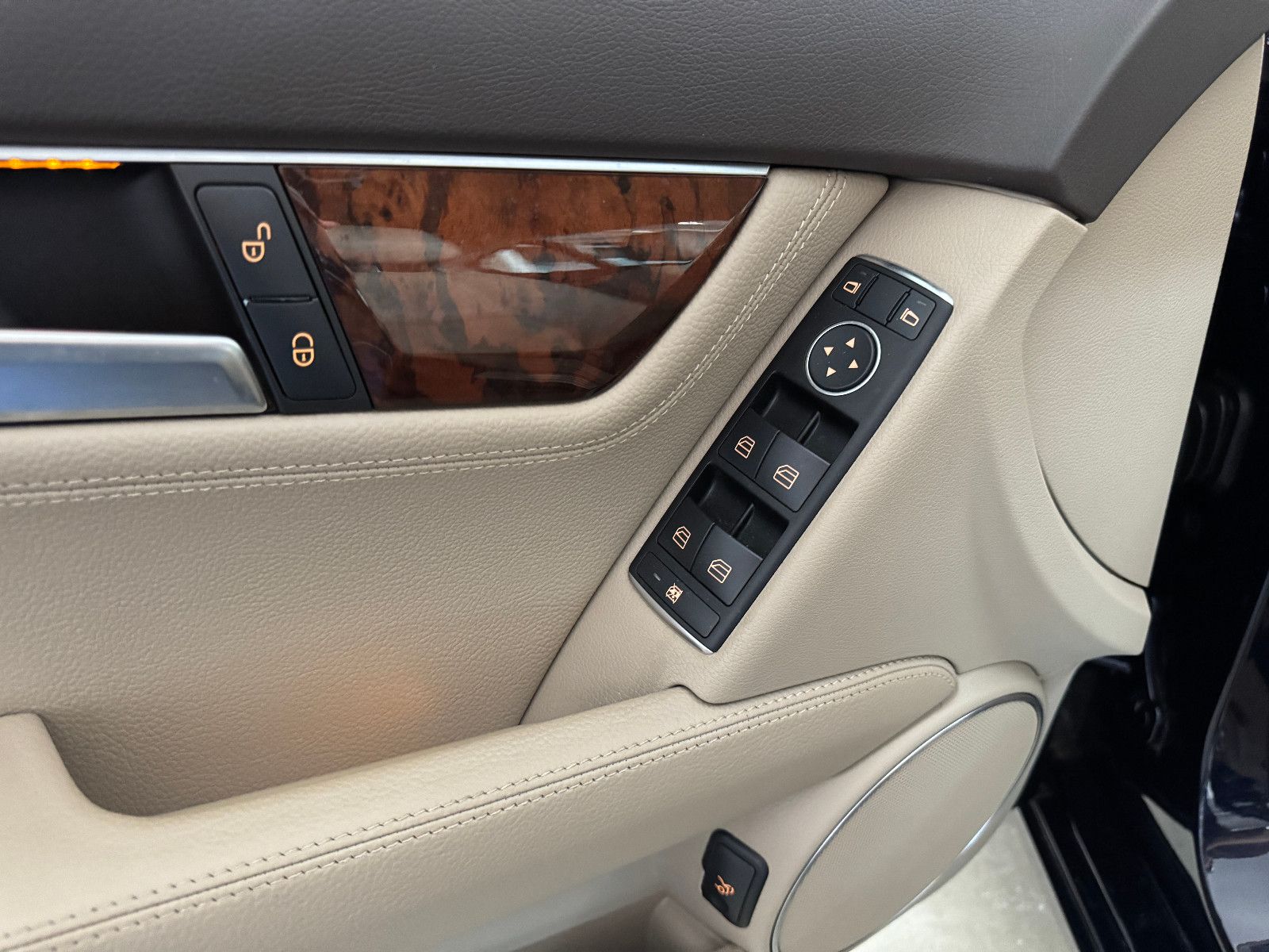 Fahrzeugabbildung Mercedes-Benz C 250 CGI BE 7GT ELEGANCE COMAND ILS KAMERA 1.VB