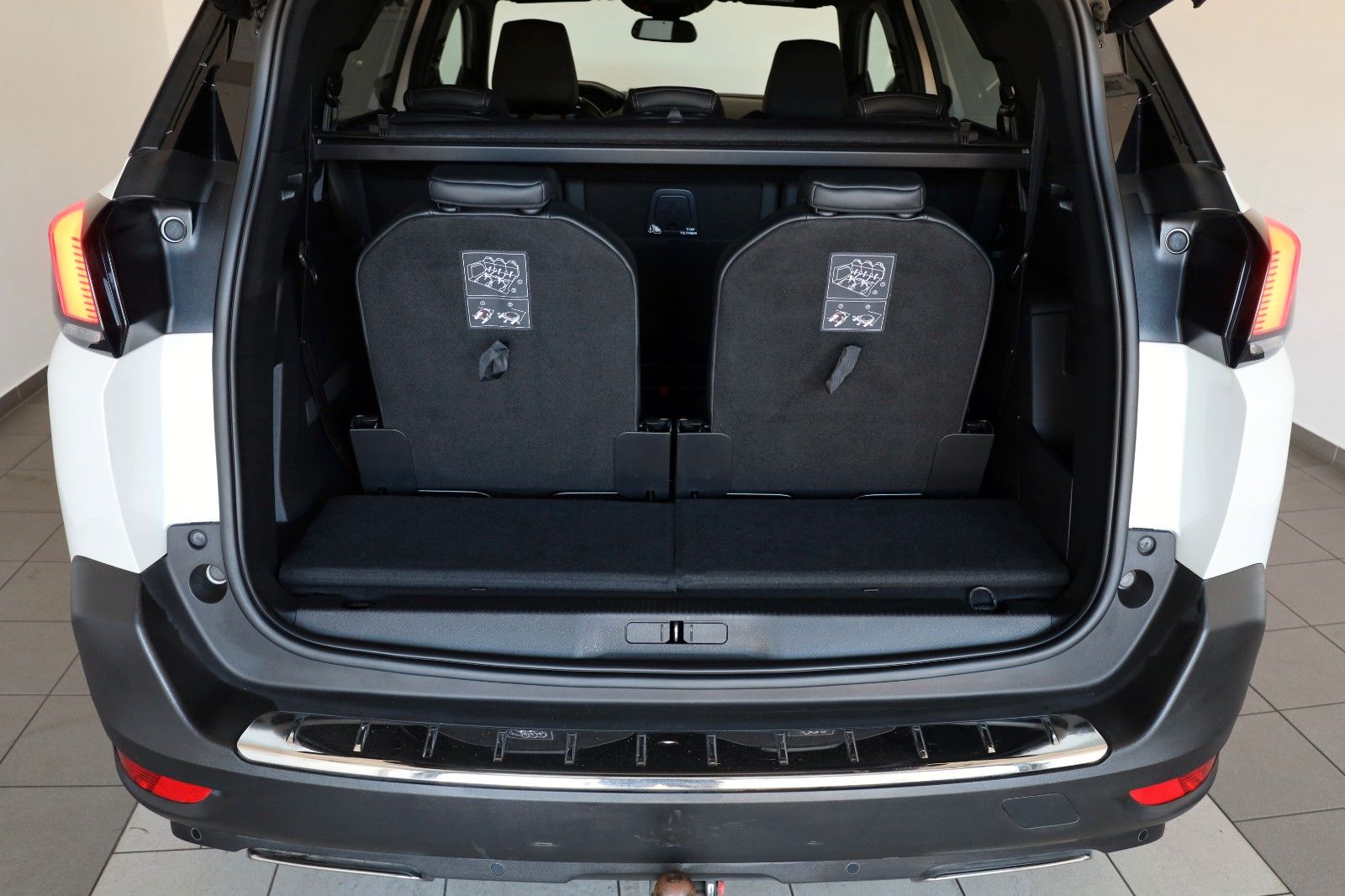 Fahrzeugabbildung Peugeot 5008 GT,7 Sitze,Leder,Navi,LED,Kamera,SH,PDC,AHK