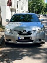 Toyota Camry - Toyota Camry mit Benzin-Antrieb