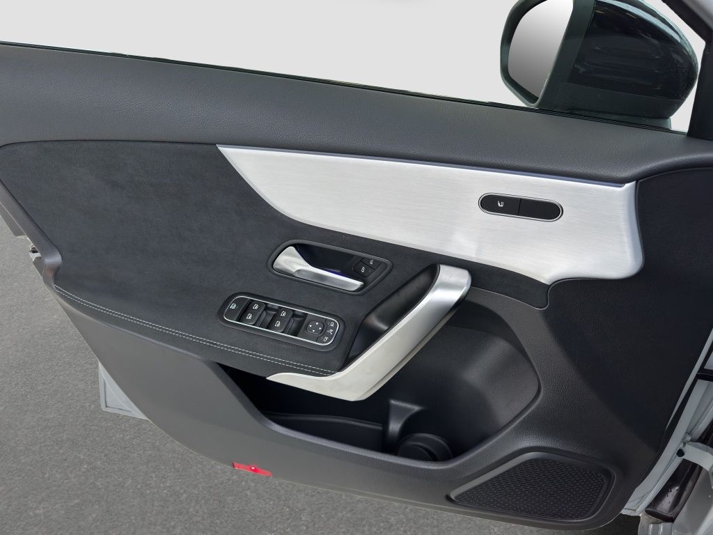 Fahrzeugabbildung Mercedes-Benz A 200 AHK*LED*PDC*ParkAss*Sportp.*SpurH*SpurW*LM