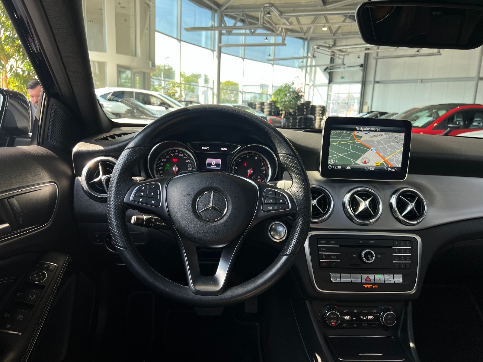 Fahrzeugabbildung Mercedes-Benz GLA 200 Night AHK PANO LED 19" AMG