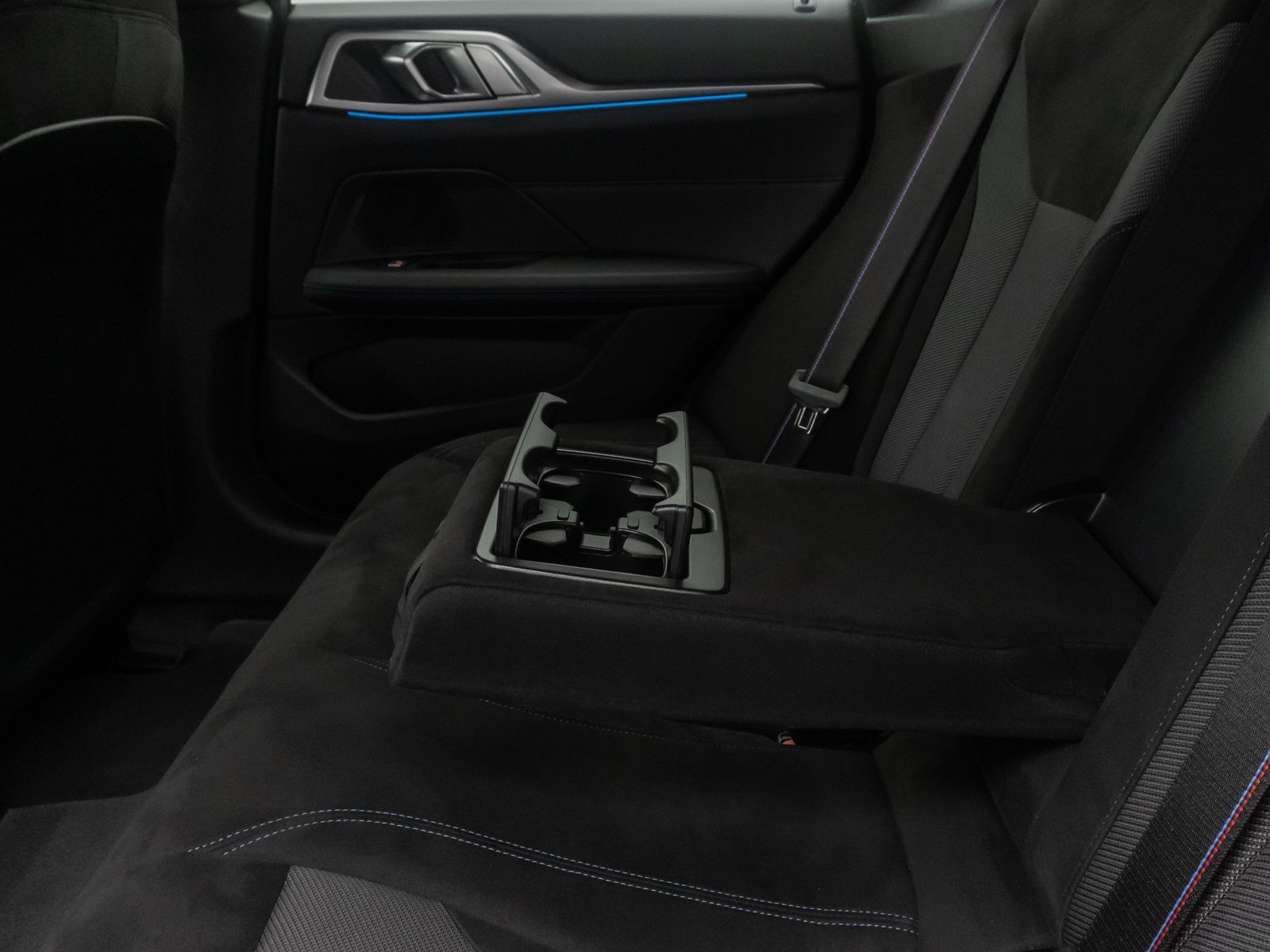 Fahrzeugabbildung BMW i4 eD40 Gran Coupe M Sport Pro 360°DAB Alarm HUD