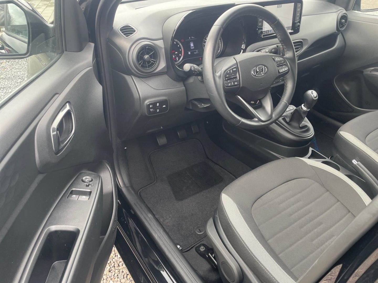 Fahrzeugabbildung Hyundai i10 1.0 Benzin Navigation Kamera Sitzheizung All