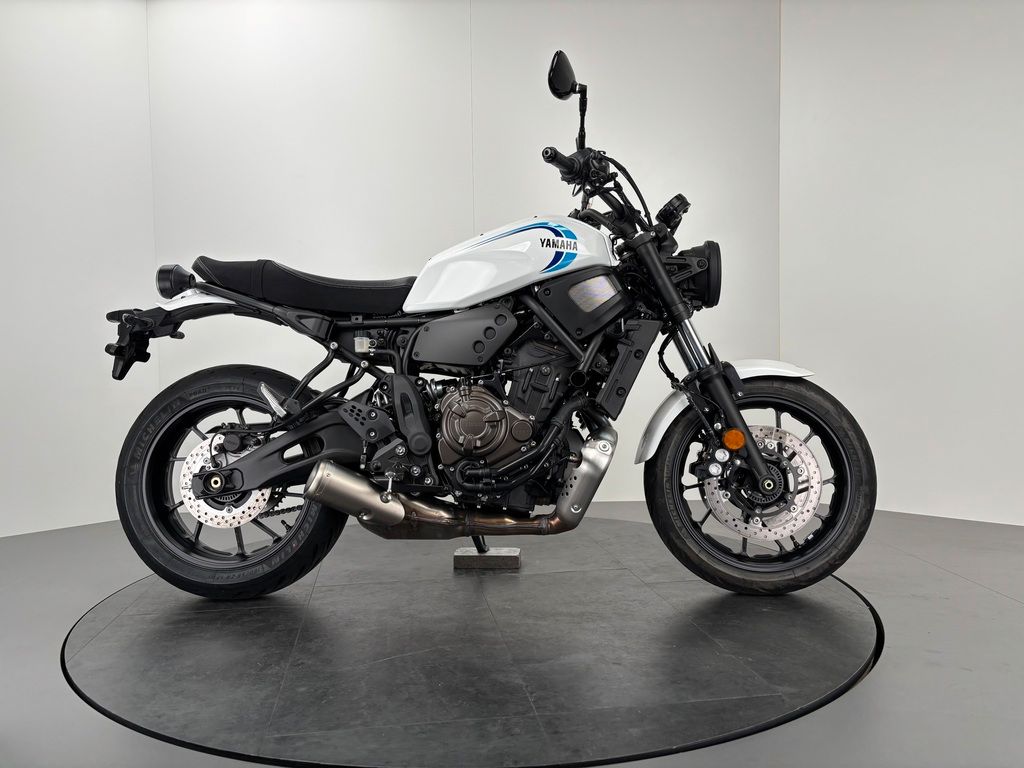 Fahrzeugabbildung Yamaha XSR 700 *SERVICE NEU *1. HAND *SCHECKHEFT