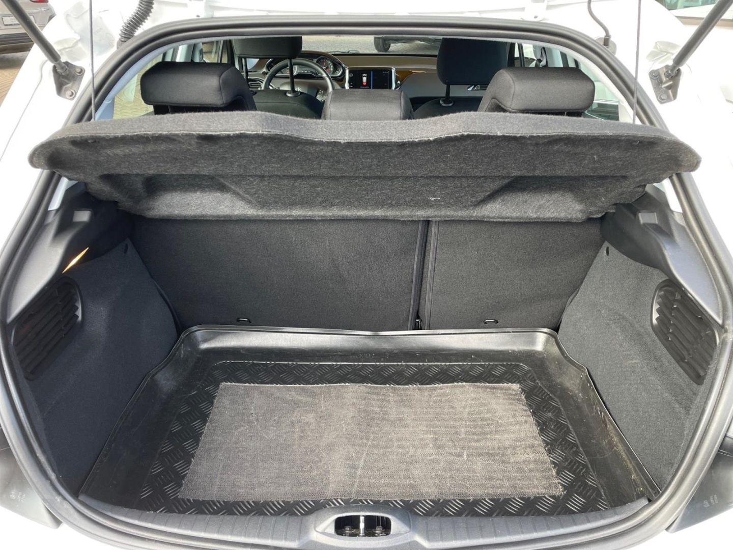Fahrzeugabbildung Peugeot 208 1.2 Active Allwetterreifen Sitzheizung Parks