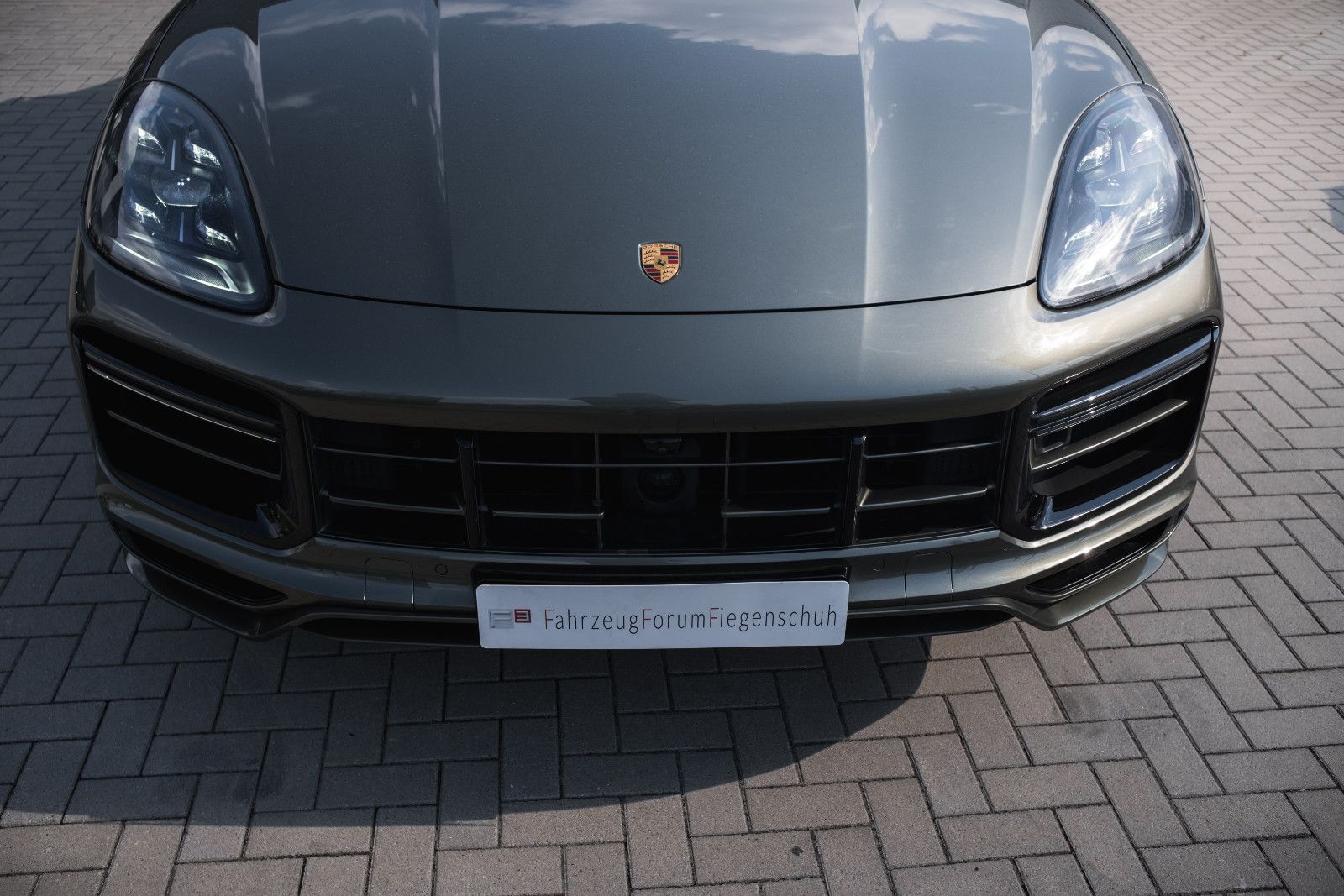 Fahrzeugabbildung Porsche Cayenne Coupe Turbo GT-Burmester-Keramik-1.Hand
