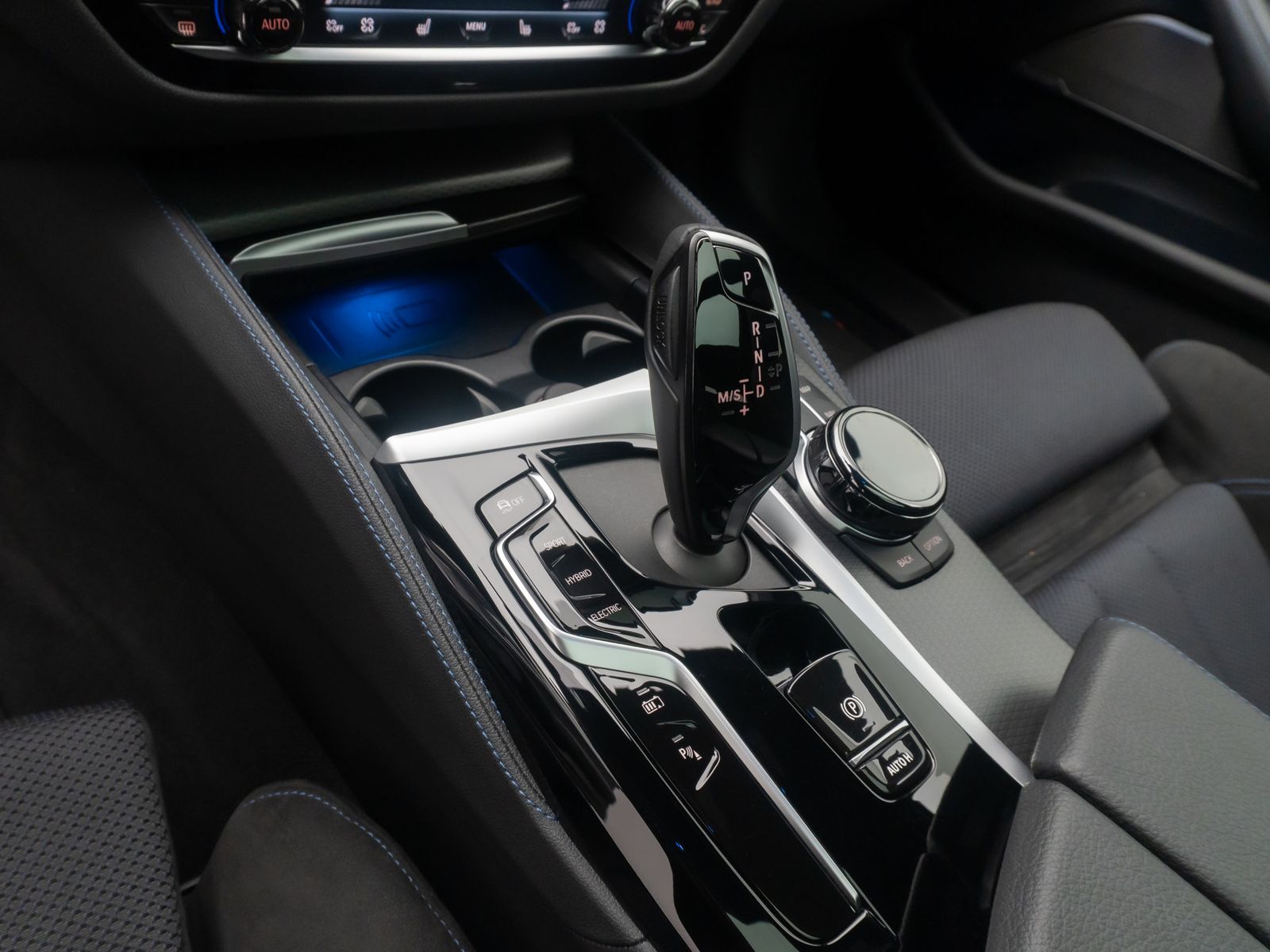 Fahrzeugabbildung BMW 530e xD M Sport Panorama HUD DAB H/K Kamera AHK