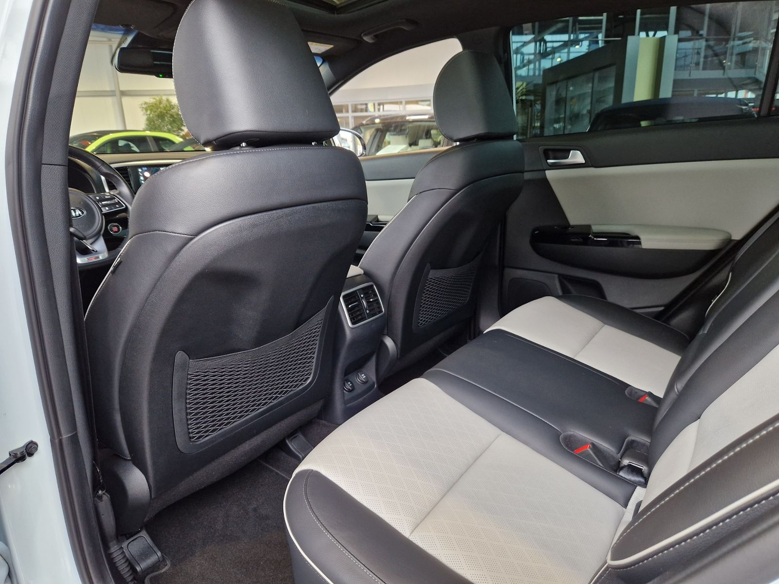 Fahrzeugabbildung Kia Sportage GT-Line 4WD PANO 360° LED