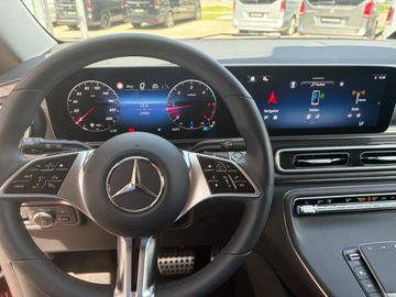 Mercedes V 220 - 12
