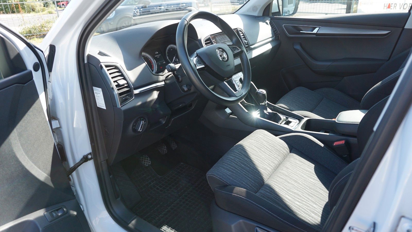 Fahrzeugabbildung SKODA Karoq Style, LED, PDC, SR+WR, Apple CarPlay