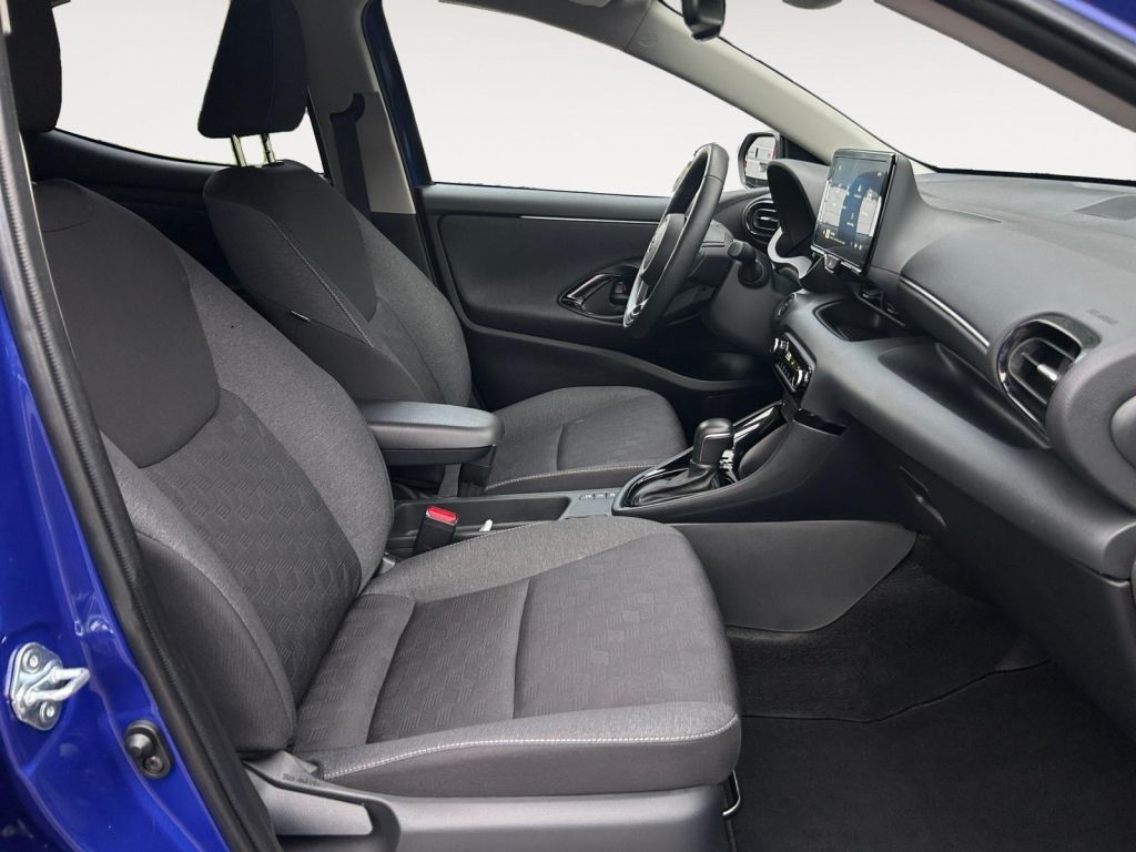 Fahrzeugabbildung Toyota Yaris Hybrid 116 1.5 VVT-i Team Deutschland