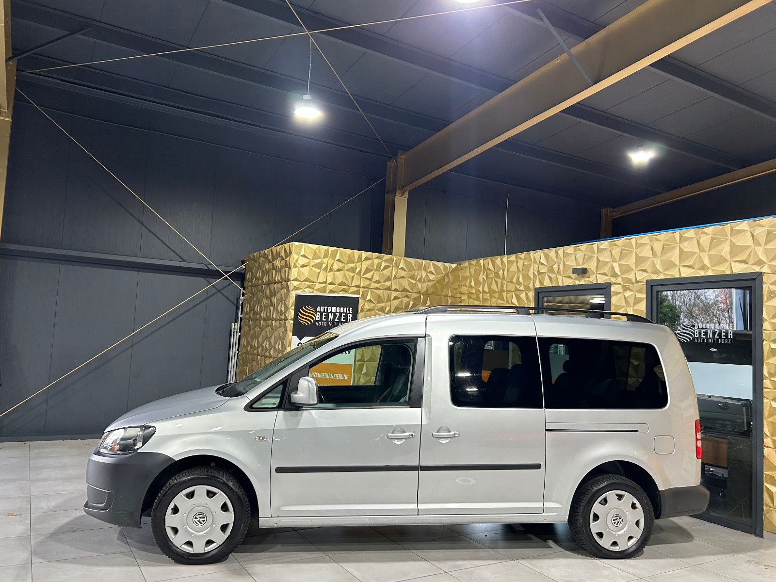 Fahrzeugabbildung Volkswagen Caddy Kasten/Kombi Maxi Trendline/7-SITZ/NAVI/KL