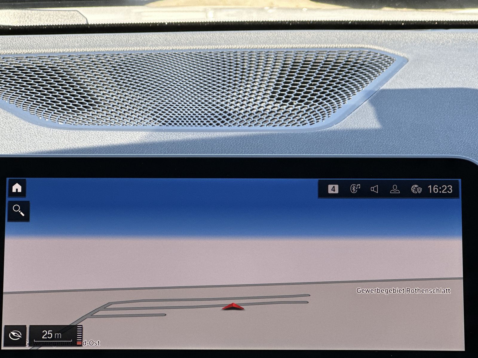 Fahrzeugabbildung BMW 320d Touring xDrive Sport-Line NAV+LED+AHK+HIFI