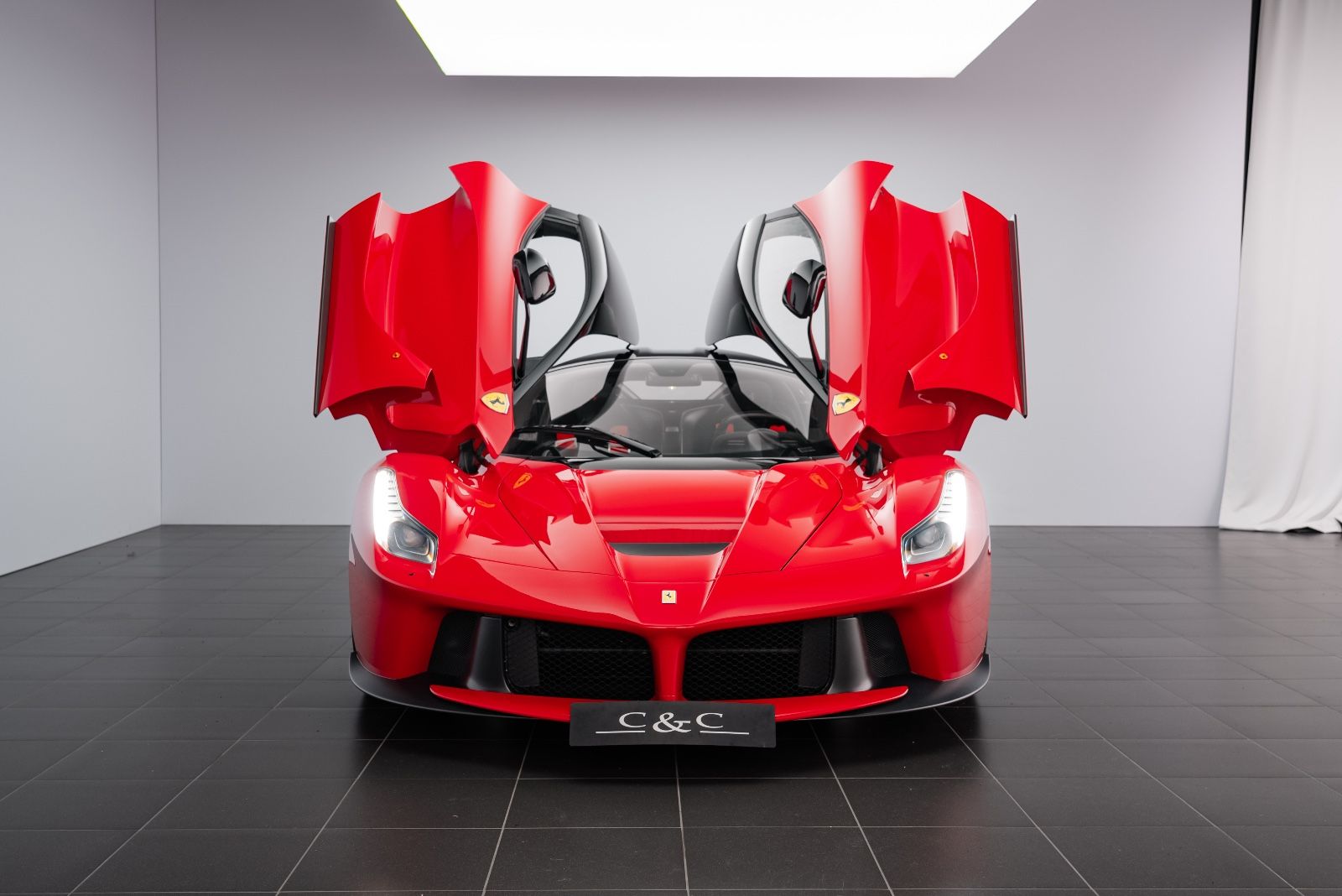 Fahrzeugabbildung Ferrari LaFerrari/1 OWNER/WARRANTY/NEW SERV./MATT CARBON